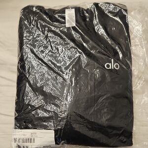ALO Yoga Black Accolade Crew Neck